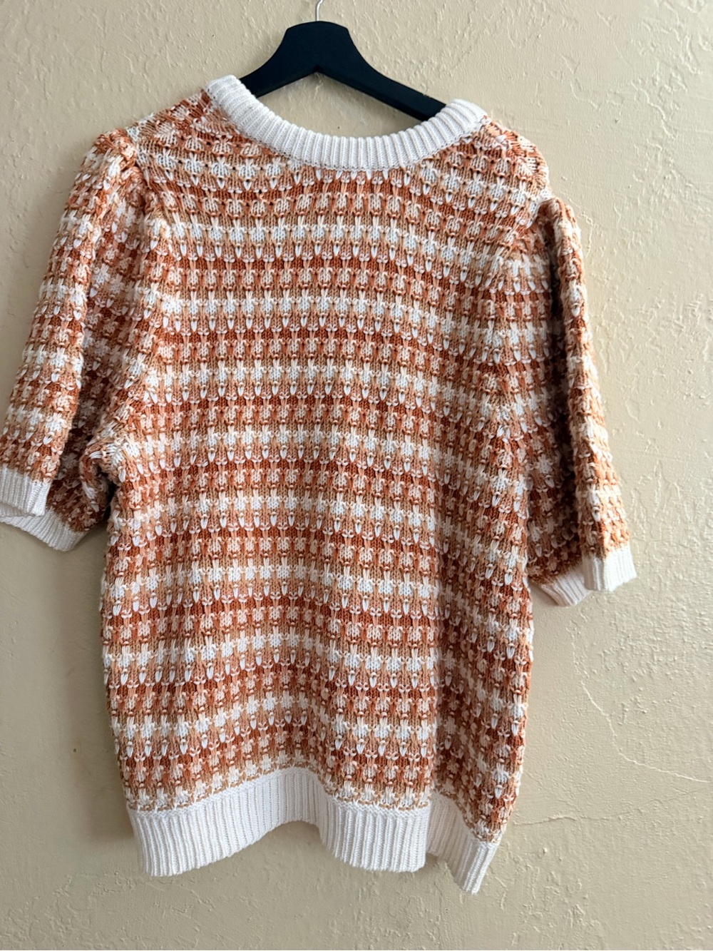 Universal Thread Cream and Tan Short-Sleeve Textured Crewneck Sweater - Picture 2 of 5